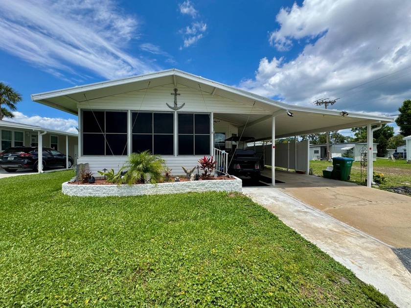 Motivated Seller!  This well-maintained 1998 home offers - Beach Home for sale in Daytona Beach, Florida on Beachhouse.com