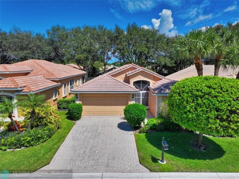 ESTATE SALE! This 2 bedroom/2 bath plus den home is waiting for - Beach Home for sale in Delray Beach, Florida on Beachhouse.com