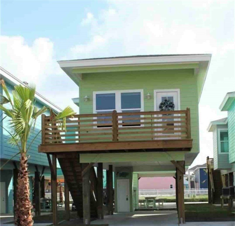 Short-term rental with excellent upkeep & maintenance! Designer - Beach Condo for sale in Port Aransas, Texas on Beachhouse.com