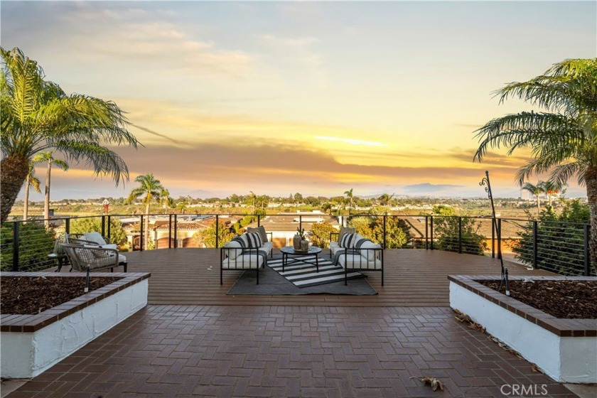 Beautiful turn key family home in the sought after neighborhood - Beach Home for sale in Newport Beach, California on Beachhouse.com