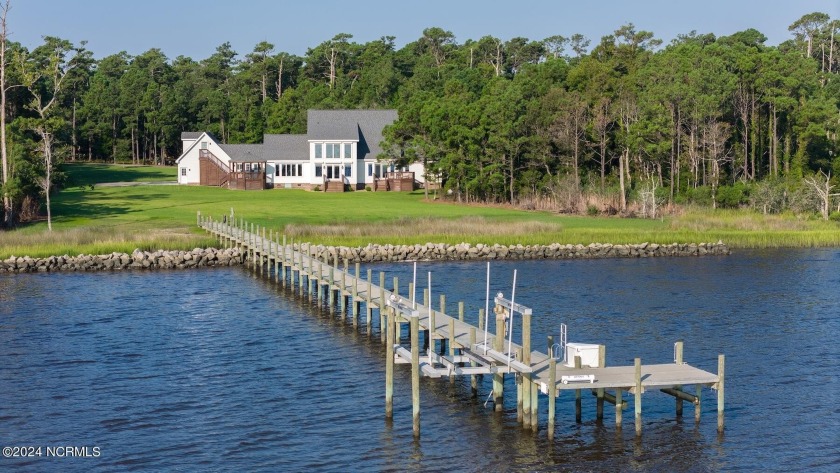 Beautiful Waterfront property on 10 acre lot in Davis Bay - Beach Home for sale in Beaufort, North Carolina on Beachhouse.com