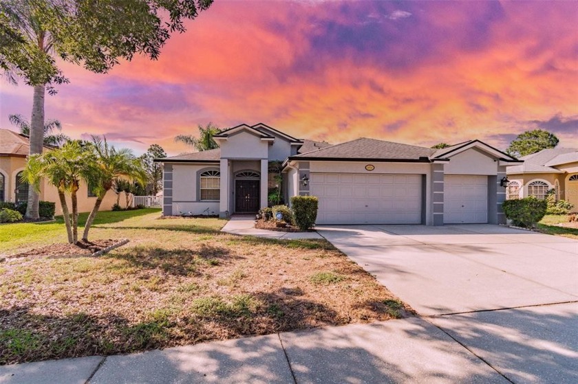 ***COME CHECK OUT THIS STUNNING GOLF COURSE VIEW POOL HOME - Beach Home for sale in Riverview, Florida on Beachhouse.com