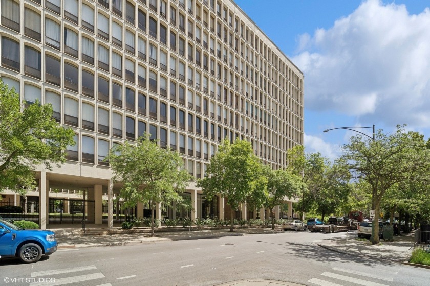 Sunny, southeast corner unit on a high floor in the popular I.M - Beach Home for sale in Chicago, Illinois on Beachhouse.com