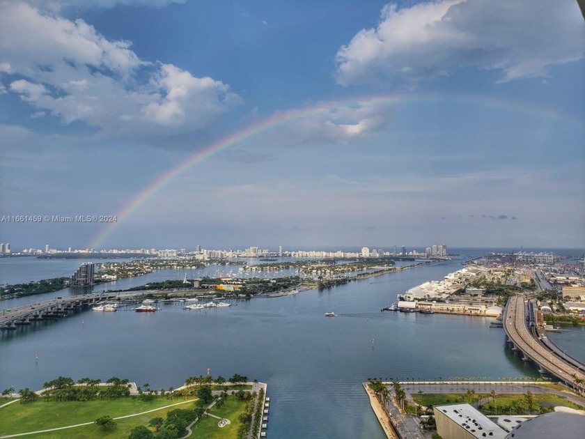 THE BEST MIAMI VIEWS 2 Bedroom / 2 Bathroom Corner Unit in the - Beach Condo for sale in Miami, Florida on Beachhouse.com