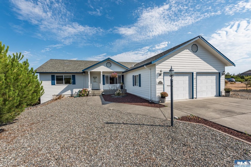 Located in beautiful Dungeness Heights area! Come see this - Beach Home for sale in Sequim, Washington on Beachhouse.com