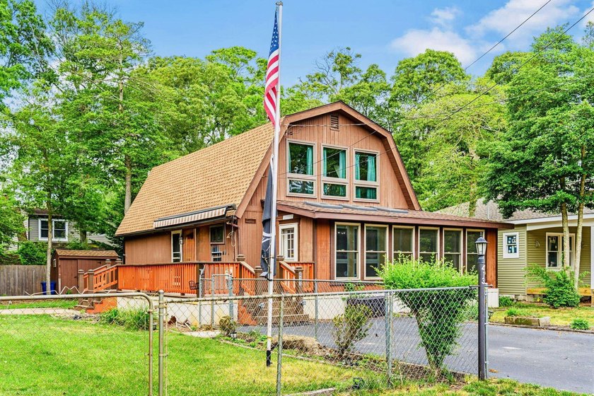 This home screams seashore retreat! Cozy, coastal 2 story home - Beach Home for sale in Cape May, New Jersey on Beachhouse.com