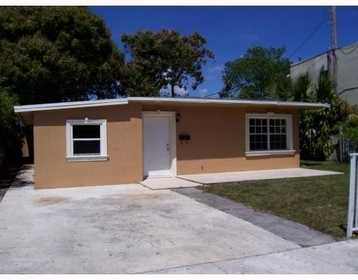 This is a perfect started home. Centrally located in the center - Beach Home for sale in West Palm Beach, Florida on Beachhouse.com