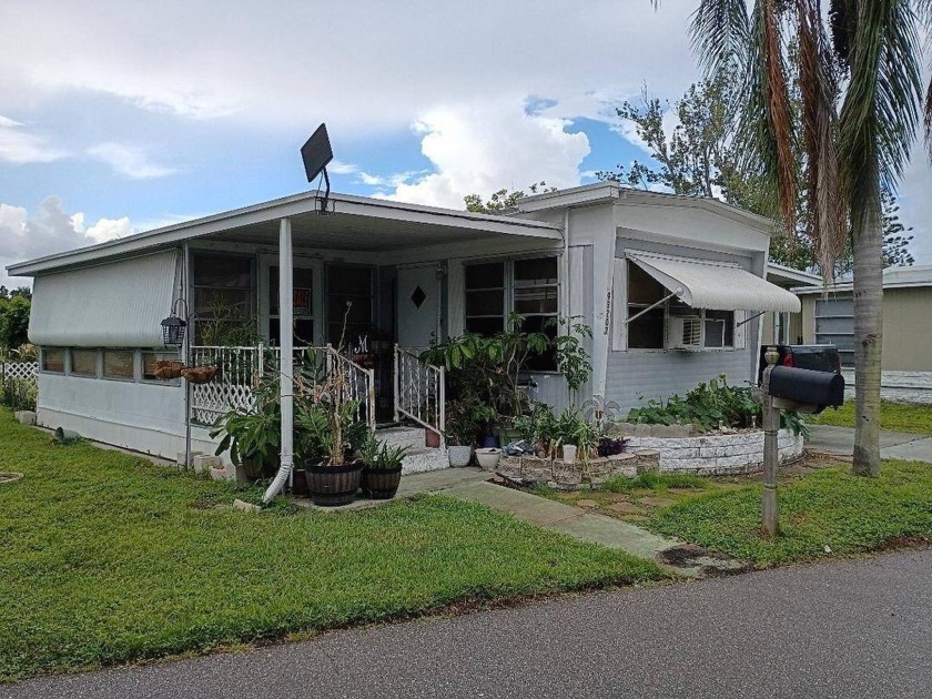 Charming 1 bedroom, 1 bath home featuring new plywood floors - Beach Home for sale in Pinellas Park, Florida on Beachhouse.com