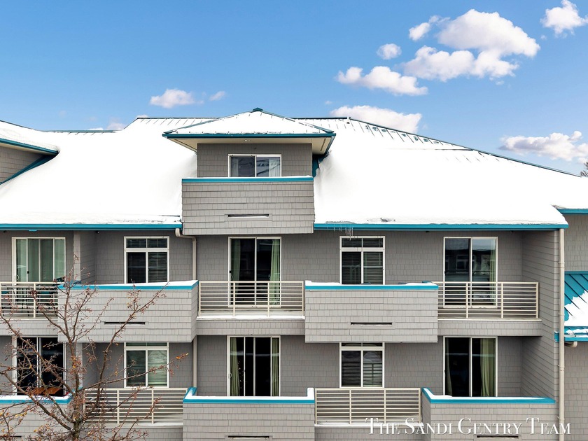 Discover spacious, comfortable living in this 3-bedroom, 3-bath - Beach Condo for sale in Grand Haven, Michigan on Beachhouse.com