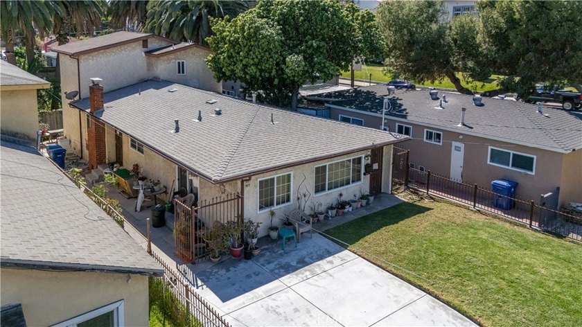 Charming and well-located duplex featuring a total of 6 bedrooms - Beach Townhome/Townhouse for sale in San Pedro, California on Beachhouse.com