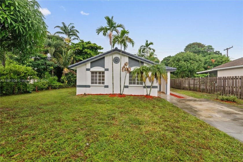 Newly remodeled, spacious DUPLEX in the heart of Fort - Beach Townhome/Townhouse for sale in Fort Lauderdale, Florida on Beachhouse.com