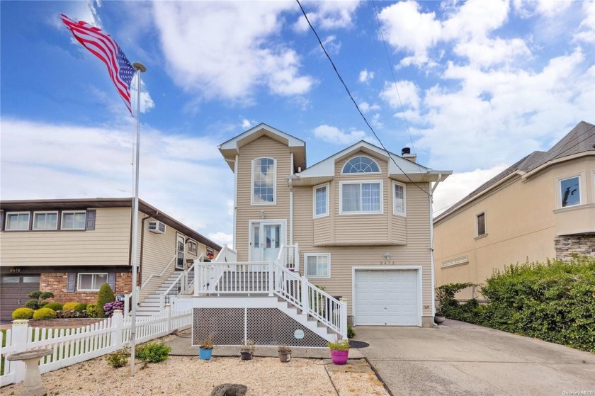 Spectacular Waterfront Oasis On One of Oceanside's Widest and - Beach Home for sale in Oceanside, New York on Beachhouse.com