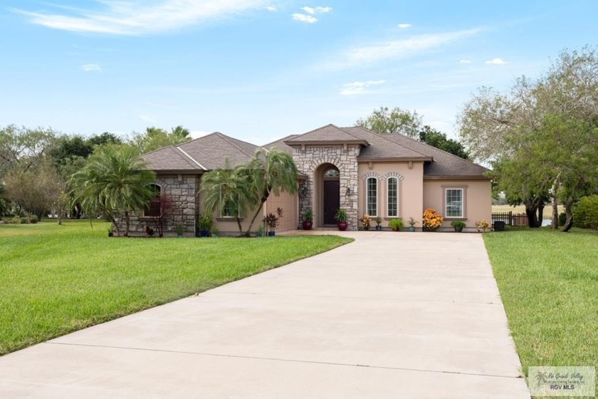 Custom-built 4-bedroom, 2-bathroom, 2-car garage home located in - Beach Home for sale in Bayview, Texas on Beachhouse.com