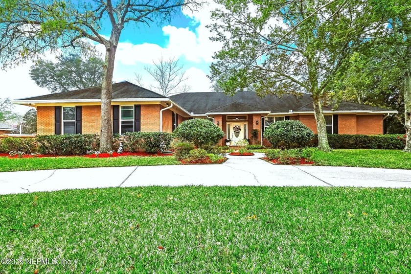 Live the easy, Deerwood life in a gated, country club - Beach Home for sale in Jacksonville, Florida on Beachhouse.com