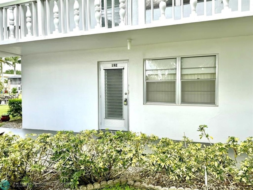 FULL 2bd/2bth, PET FRIENDLY, 1st FLOOR, CORNER unit. Ready for - Beach Condo for sale in West Palm Beach, Florida on Beachhouse.com