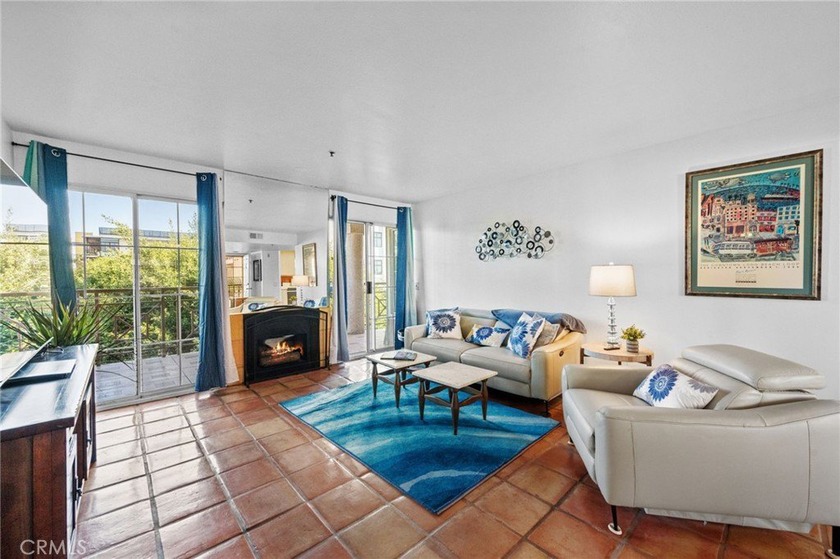 Welcome to this spacious 2 bed, 2 bath, 969 sq. ft. third-floor - Beach Condo for sale in Long Beach, California on Beachhouse.com