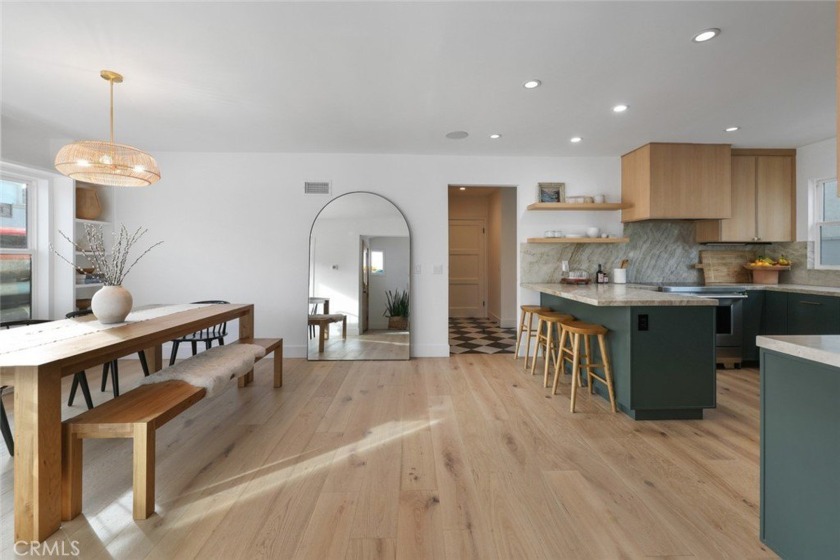 This beautifully remodeled Lido Isle four bedroom home sits on a - Beach Home for sale in Newport Beach, California on Beachhouse.com