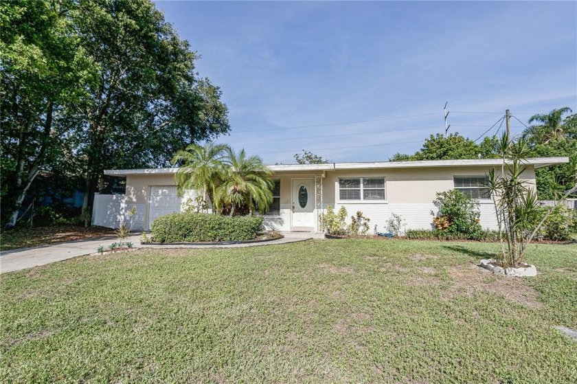 ***PROPERTY IS BACK ON MARKET DUE TO PREVIOUS PENDING CONTRACT - Beach Home for sale in Clearwater, Florida on Beachhouse.com