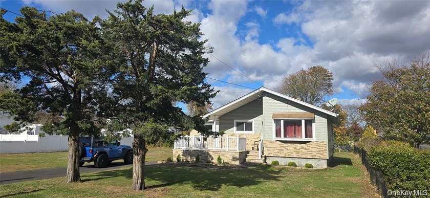 Welcome to your own slice of the South Shore lifestyle... a - Beach Home for sale in Shirley, New York on Beachhouse.com