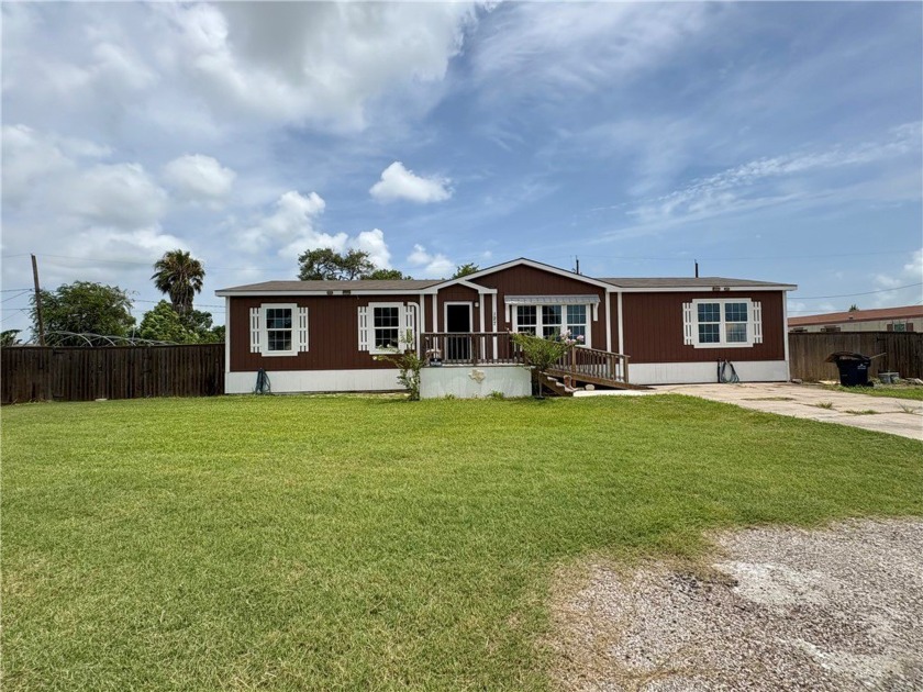 Welcome to this beautifully maintained large modern home ideal - Beach Home for sale in Rockport, Texas on Beachhouse.com