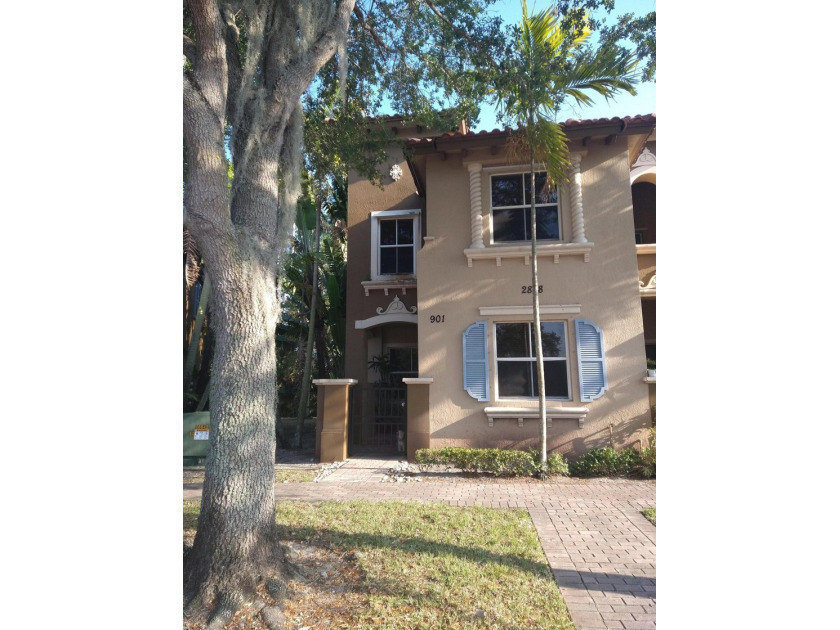 2888 Hidden Hills Rd unit: 901 - Beach Townhome/Townhouse for sale in West Palm Beach, Florida on Beachhouse.com