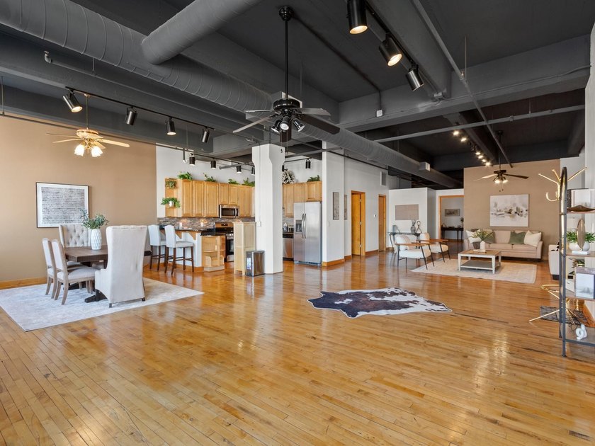This stunningly beautiful condo is located on the Milwaukee - Beach Condo for sale in Milwaukee, Wisconsin on Beachhouse.com