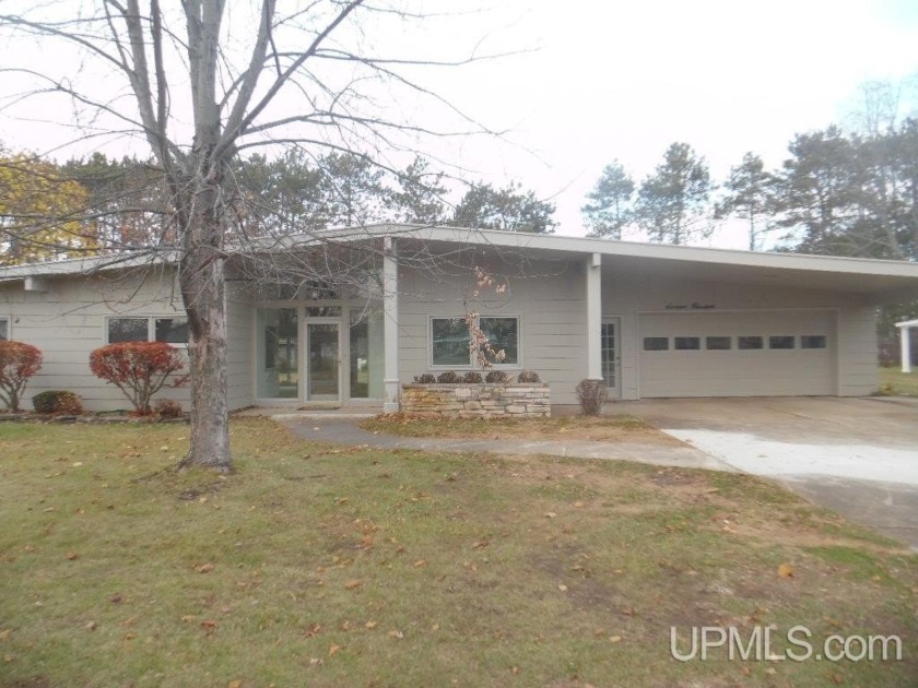 3-4 Bedroom 2.5 bath Ranch-style home on the Escanaba Country - Beach Home for sale in Escanaba, Michigan on Beachhouse.com