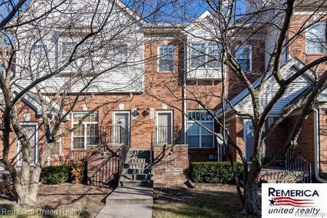 Welcome to this beautifully updated 2-bedroom, 1.5-bath condo - Beach Condo for sale in Detroit, Michigan on Beachhouse.com