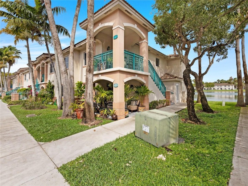 The Lake front captivating 3-bedroom, 2 -bathroom unit is found - Beach Condo for sale in Homestead, Florida on Beachhouse.com