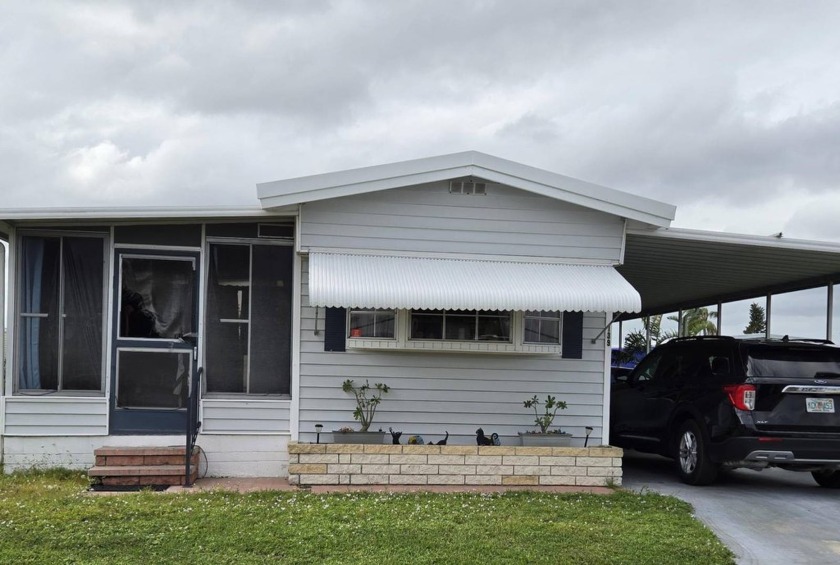 Welcome to this beautiful 2-bedroom, 1-bathroom home in the - Beach Home for sale in Bradenton, Florida on Beachhouse.com