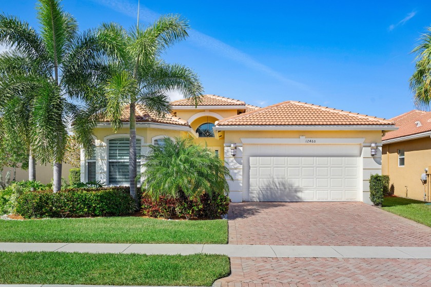 Upgraded - 3 Bedroom, 2.5 Bath lakefront home WITH an office in - Beach Home for sale in Boynton Beach, Florida on Beachhouse.com