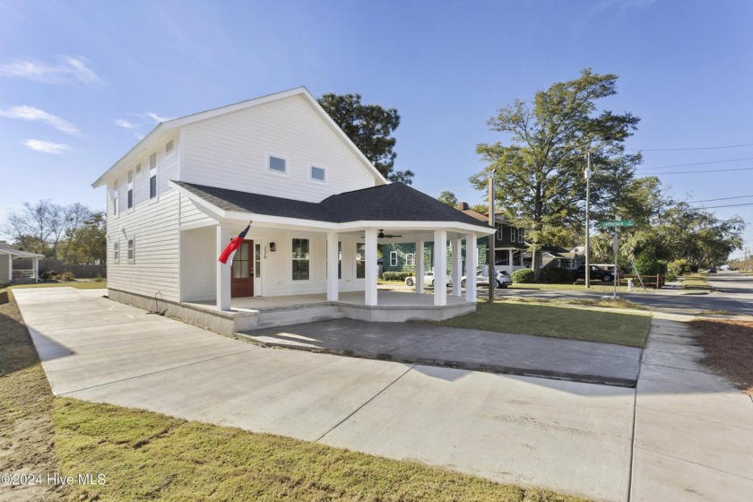 Rare new construction in Sunset Park!  Situated on a corner lot - Beach Home for sale in Wilmington, North Carolina on Beachhouse.com