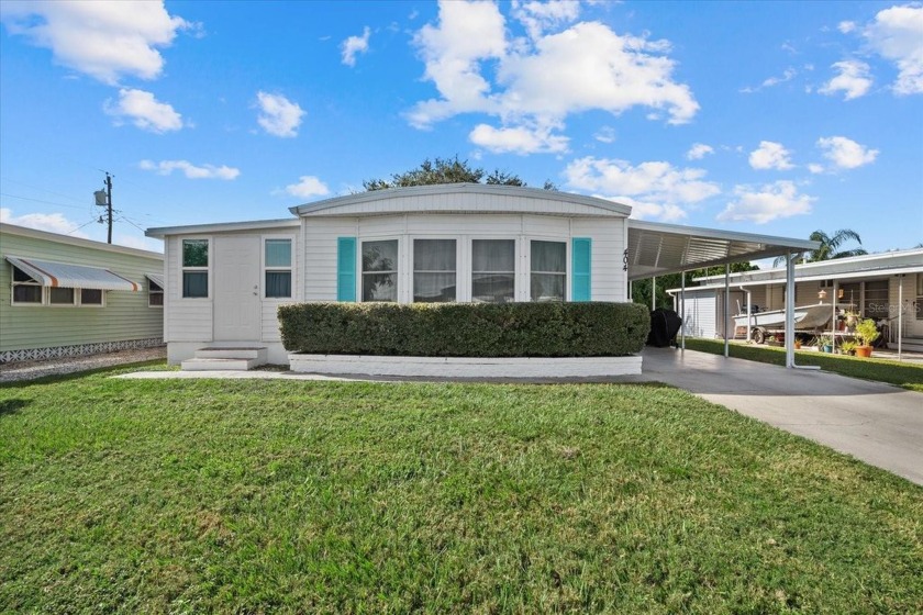 Beautiful, well maintained 2 bedroom, 2 bath home located in - Beach Home for sale in Bradenton, Florida on Beachhouse.com