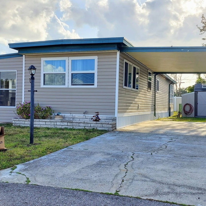 Just move into this custom home, just bring your tooth brush - Beach Home for sale in Ruskin, Florida on Beachhouse.com