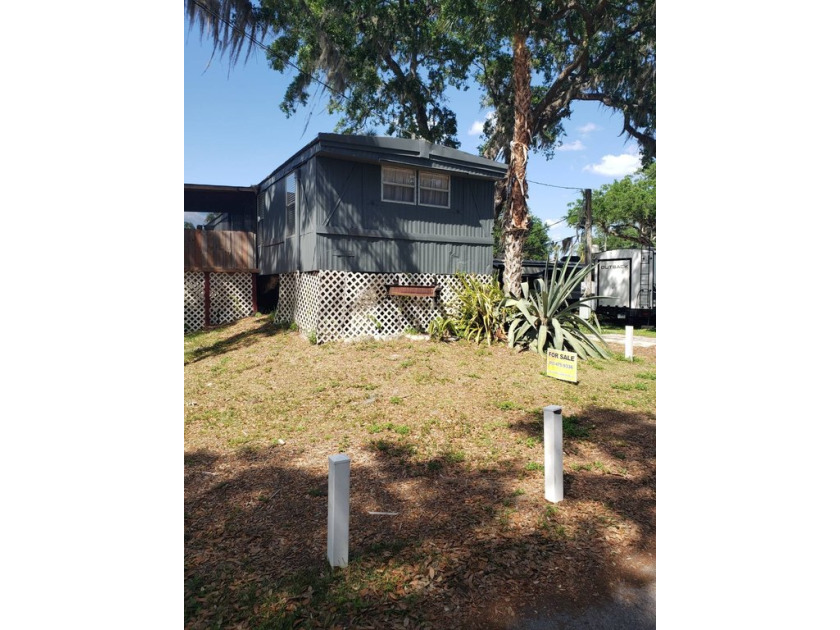 Just move into this 2 bedroom overlooking the Alafia River. This - Beach Home for sale in Riverview, Florida on Beachhouse.com