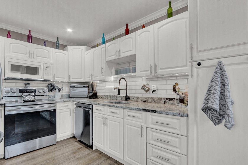 Welcome to effortless living in the heart of Kings Point, one of - Beach Condo for sale in Delray Beach, Florida on Beachhouse.com