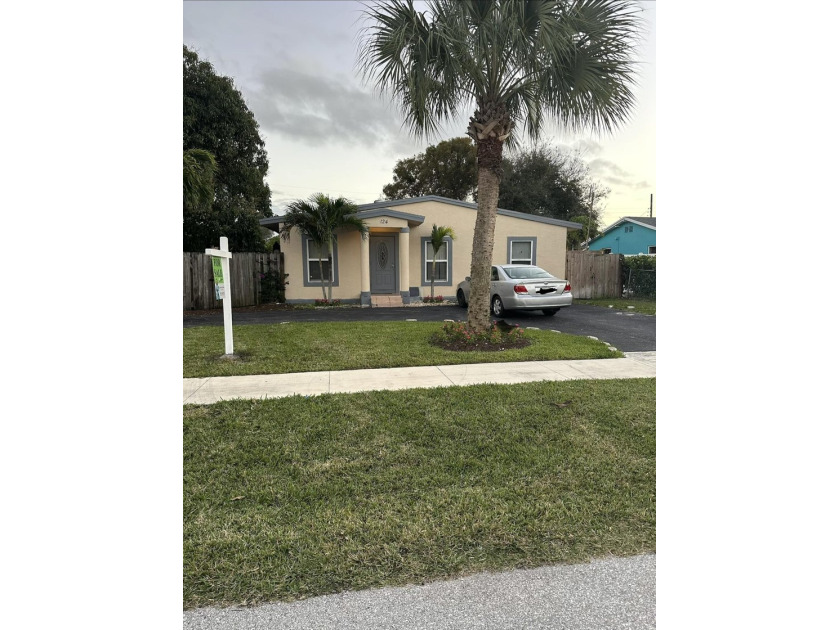 3/2 SINGLE FAMILY HOME. LITTLE TLC NEEDED. PLEASE SEND BEST - Beach Home for sale in Boynton Beach, Florida on Beachhouse.com