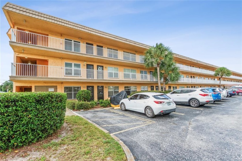 Welcome to Willow Lake 55+ Community! This spacious 1st floor - Beach Condo for sale in Kenneth City, Florida on Beachhouse.com