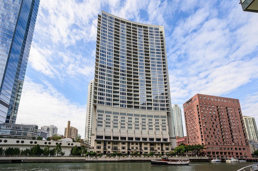Enjoy sweeping Chicago River and skyline views from this - Beach Condo for sale in Chicago, Illinois on Beachhouse.com