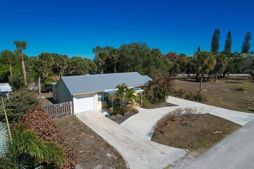 2BR/2BA solid block home in desirable Jensen Beach, a historic - Beach Home for sale in Jensen Beach, Florida on Beachhouse.com