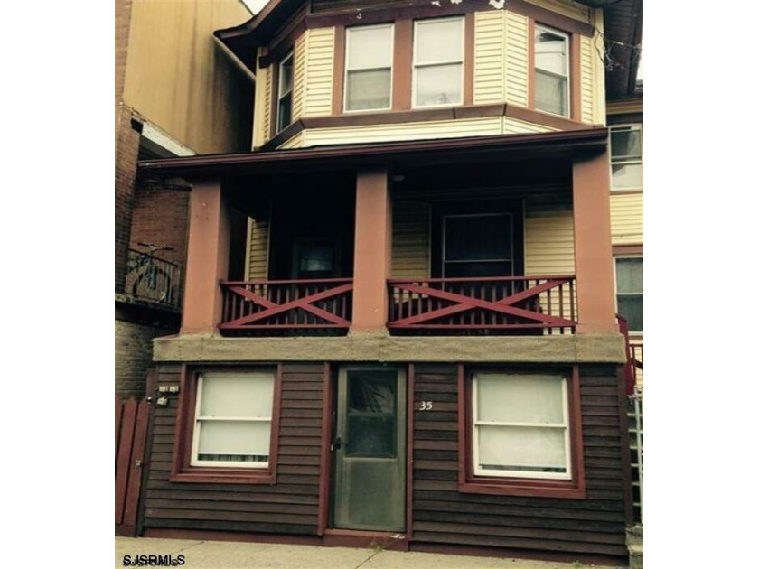 INVESTOR ALERT! This great investment property is a triplex that - Beach Home for sale in Atlantic City, New Jersey on Beachhouse.com