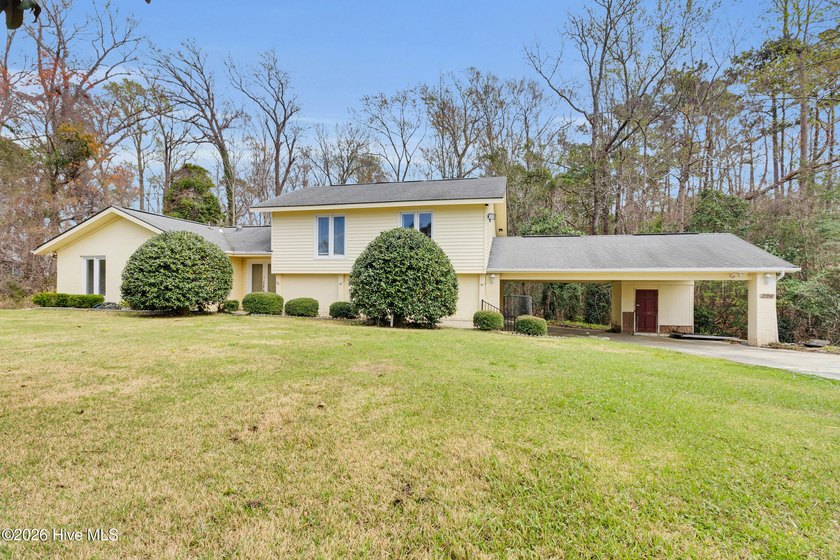 Split level home situated on .802 acres in the desirable - Beach Home for sale in New Bern, North Carolina on Beachhouse.com