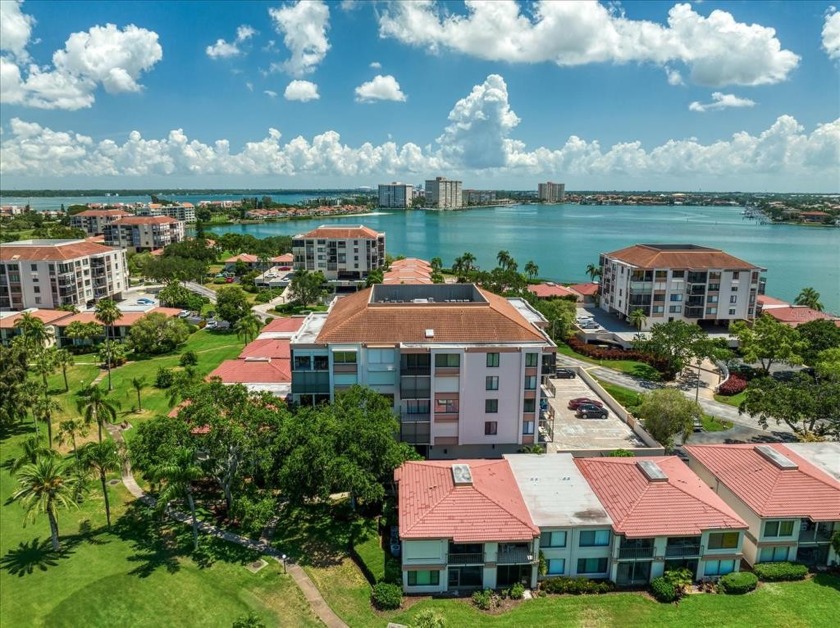 Turn key unit with a vacation feel and located near St Pete and - Beach Condo for sale in St. Petersburg, Florida on Beachhouse.com