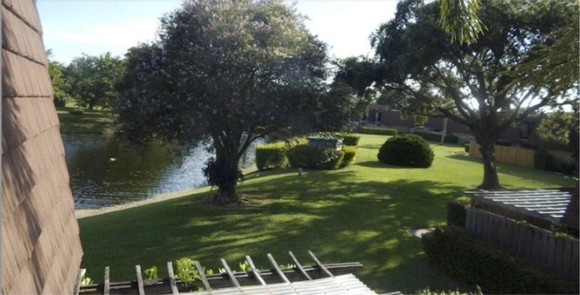 Located in the the heart of Palm Beach Gardens, 2 bdrm , 2 bath - Beach Townhome/Townhouse for sale in Palm Beach Gardens, Florida on Beachhouse.com