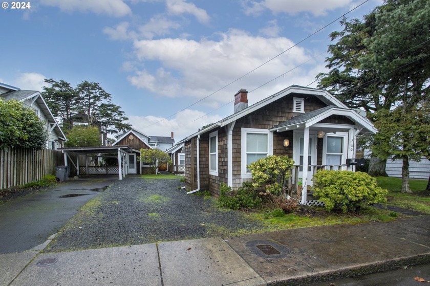 Great investment opportunity close to the beach!! Three cabins - Beach Home for sale in Seaside, Oregon on Beachhouse.com