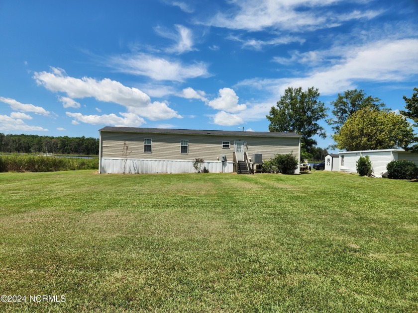 Come check out this great waterfront property! Home has large - Beach Home for sale in Aurora, North Carolina on Beachhouse.com