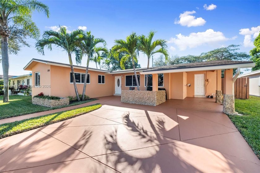 Meticulously maintained Hollywood Hills home! This 4 bedroom / 2 - Beach Home for sale in Hollywood, Florida on Beachhouse.com