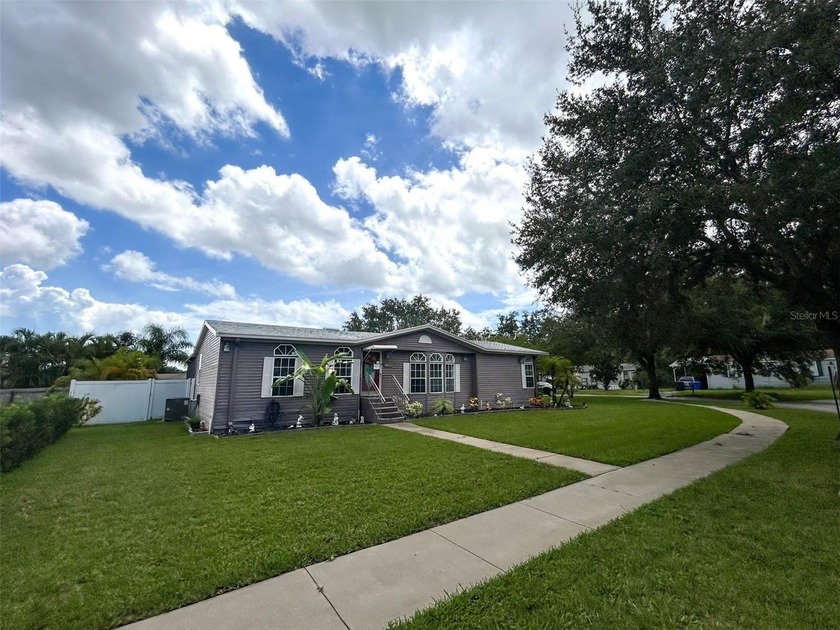 This spacious 3-bedroom, 2-bath home is full of potential and - Beach Home for sale in Riverview, Florida on Beachhouse.com