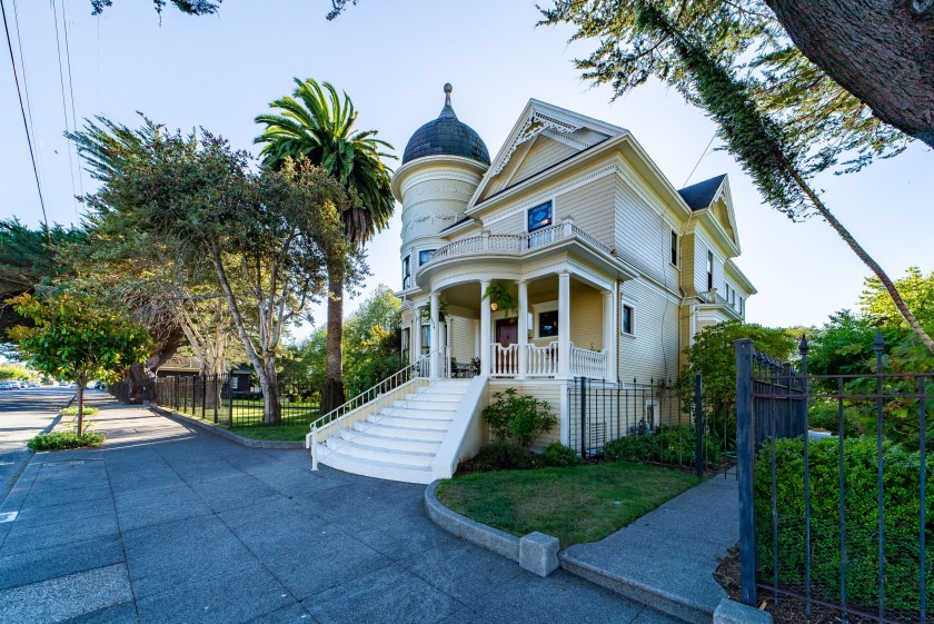 Magnificent Victorian home w/2nd home on 1.2 acre estate - Beach Home for sale in Eureka, California on Beachhouse.com