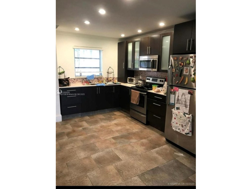 WATERFRONT TOWNHOUSE IN FTHE VILLAGES OF DADELAND. ENJOY THE - Beach Condo for sale in Miami, Florida on Beachhouse.com